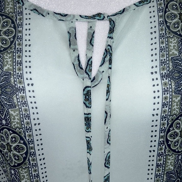 Old Navy Sheer Boho Medallion Top Size Medium - Picture 2 of 6
